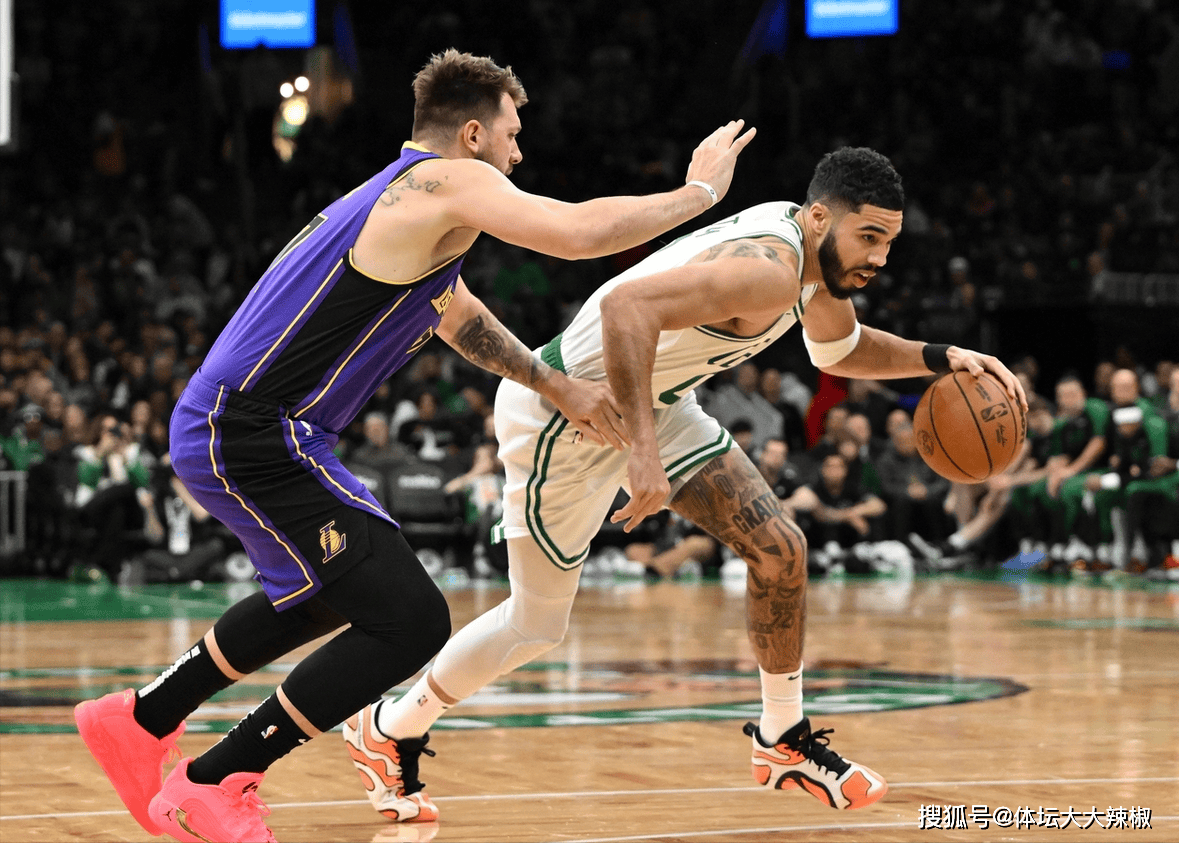 电竞赛事平台-包含法甲国际比赛日走向成谜，洛杉矶湖人主帅复盘，气氛紧张，年轻球员得到机会的词条