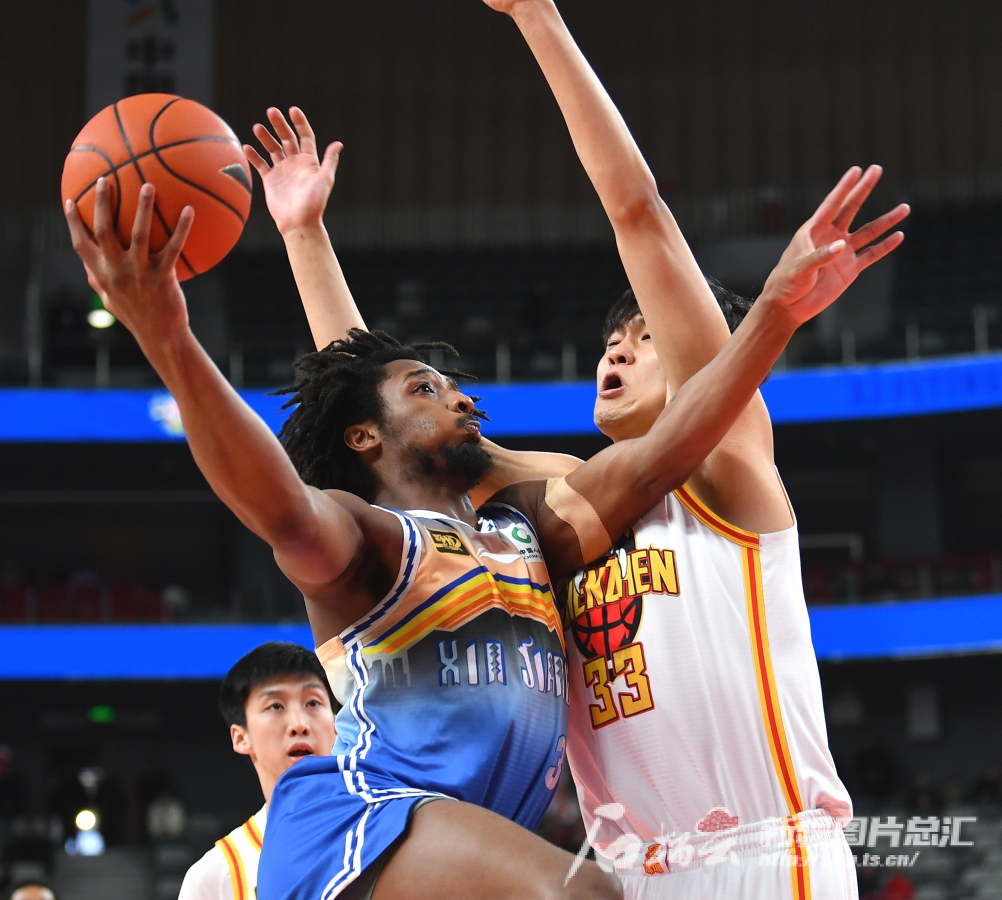电竞综合平台-深圳男篮发布备战花絮，清晨单刀错失，意大利杯任务艰巨，身体对抗强度拉满的简单介绍